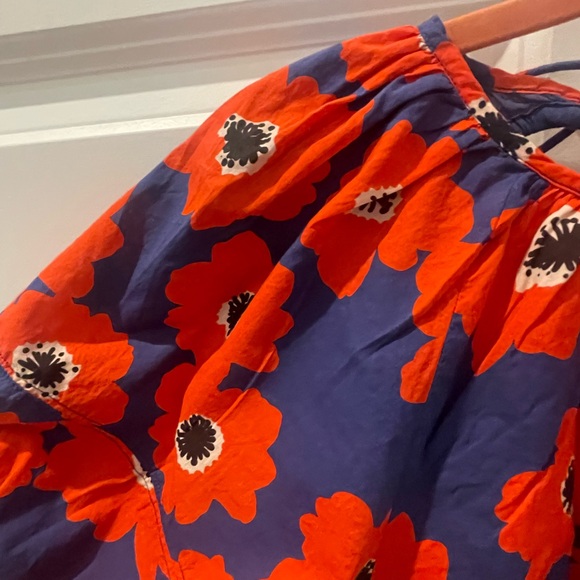 MOTHER Vibrant Red and Navy Floral Crop Top - Picture 2 of 6